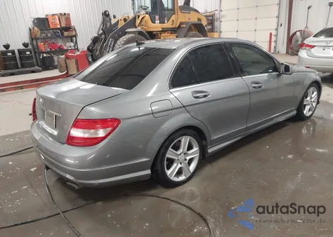 2011 Mercedes-Benz C 300 Sport z USA, uszkodzony, nr VIN WDDGF5EB2BA519185